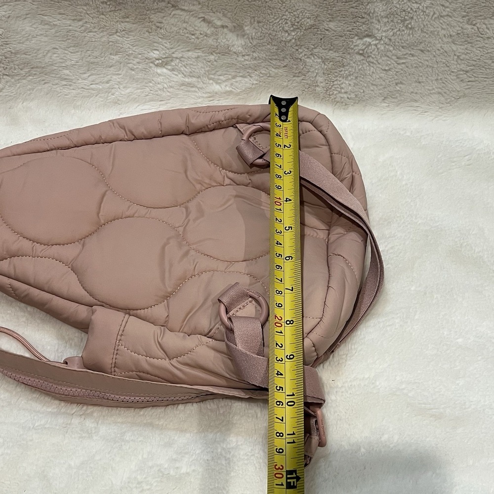 Vera Bradley Sling Backpack Bag Rose Quartz Women's Featherweight Quilted NWOT - Picture 7 of 7
